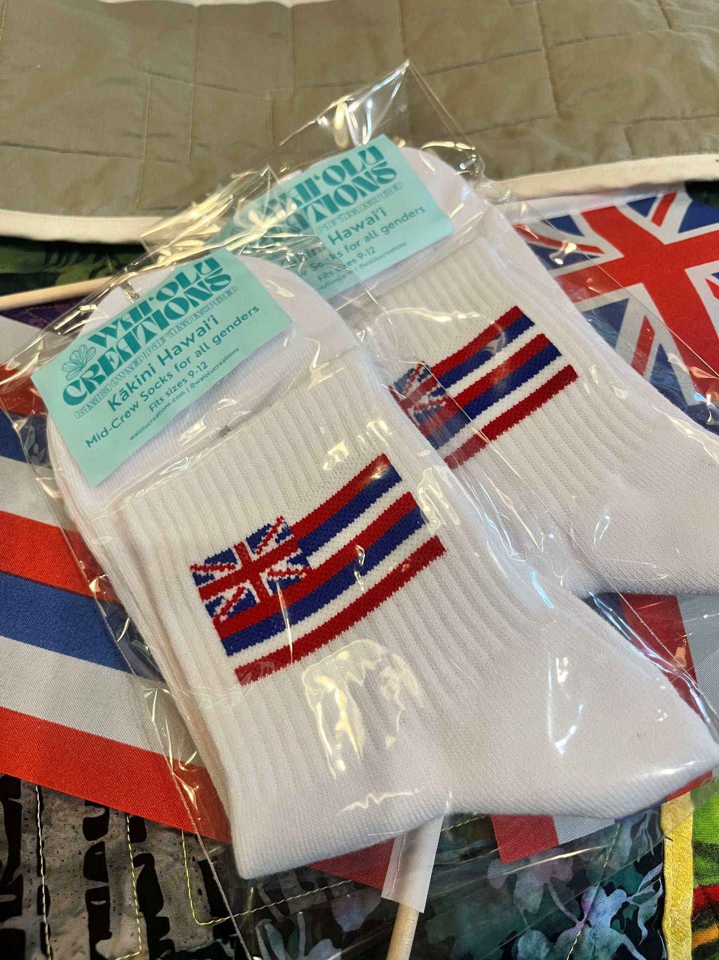 Mid-Rise Hae Hawaiʻi Kakini - Hawaiian Flag Socks (White)
