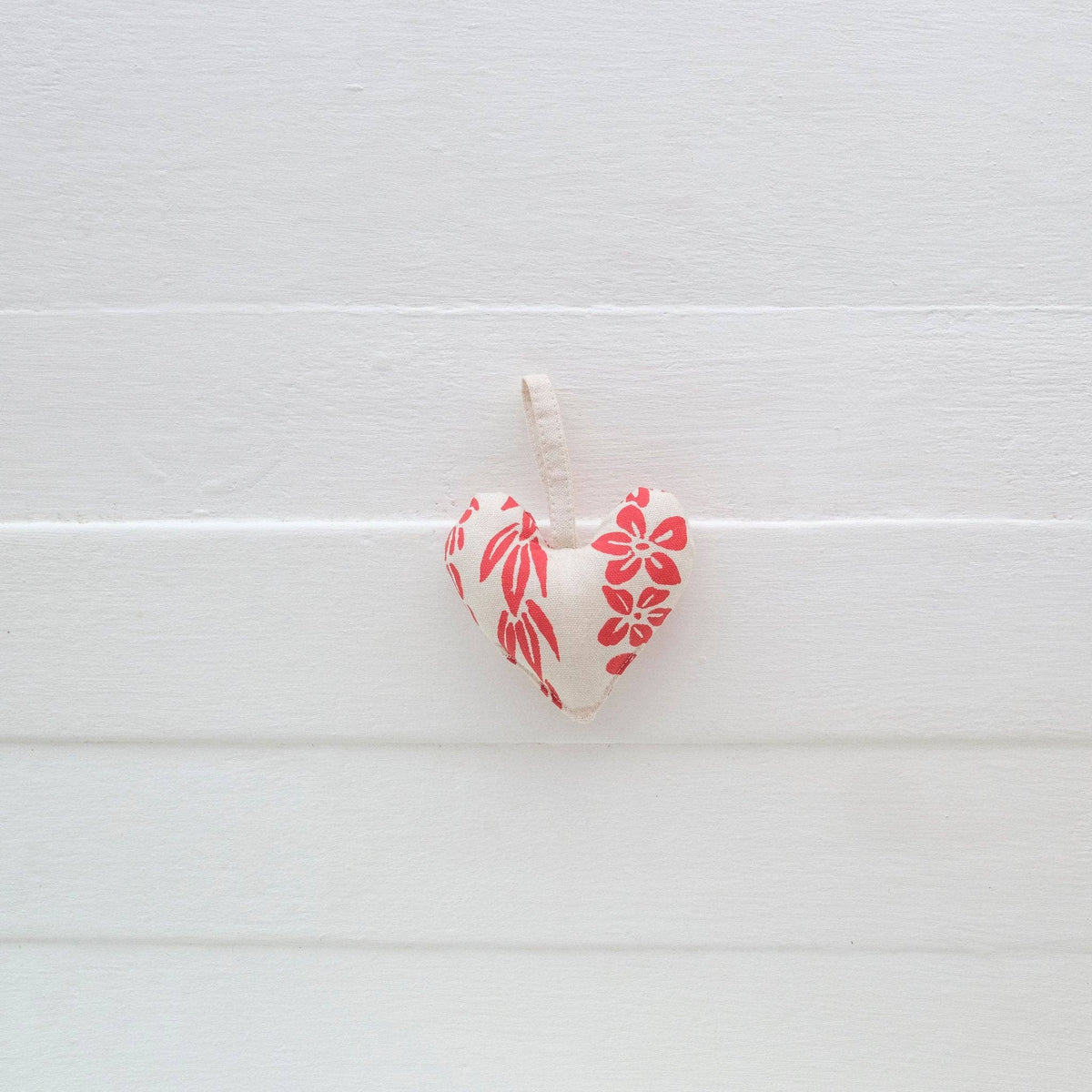 Handprinted Holiday Heart Ornament - Salusalu Print