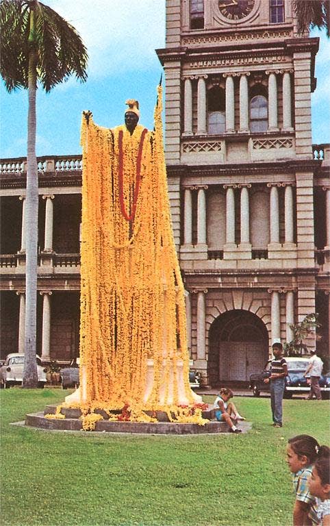 Postcard King Kamehameha Draped in Leis