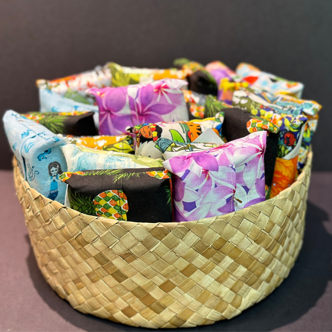 Tissue Pouch with Hawaiian style print (Asst.)